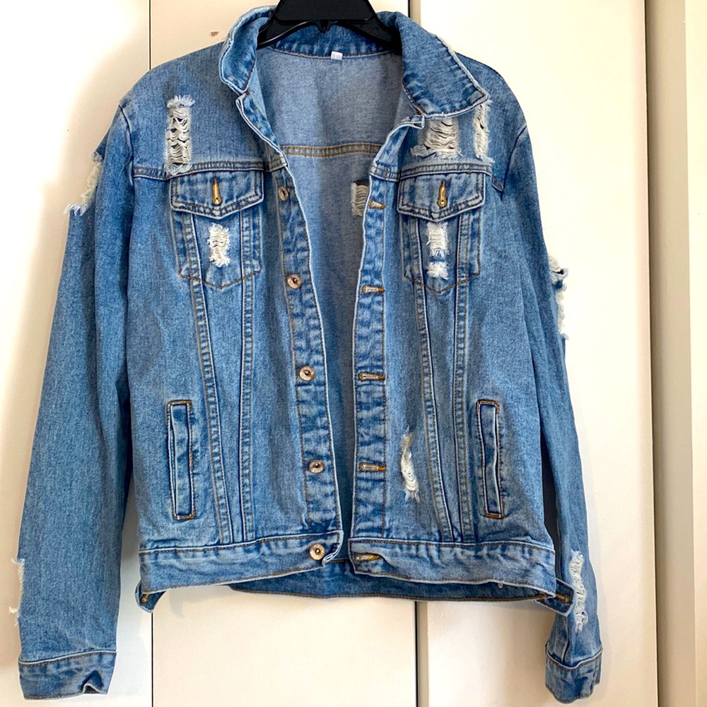 Large Denim Jean Jacket. Never worn. Don’t like the fit.